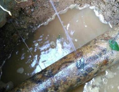 商水楼顶渗水维修公司分享下地暖漏水的原因及检测方法。